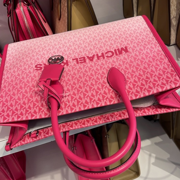 Michael Kors Mirella Medium Ombré Logo EW Tote Bag 
Dragonfruit 
NWT - Picture 11 of 14